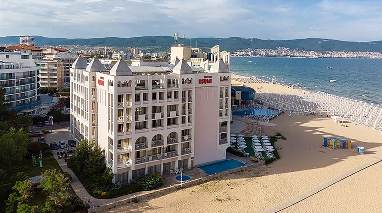 Hotel Viand: fotografie vybavení exteriérů a interiérů ubytování.