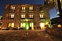 Pohled na hotel, Santa Maria Navarrese, Sardinie