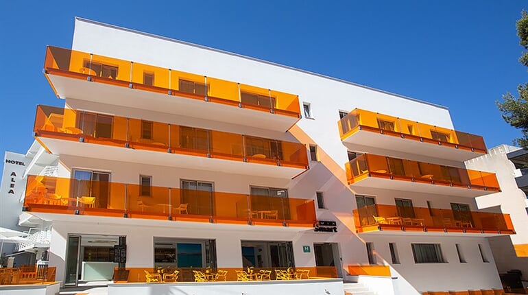 Hotel Mix Smart: fotografie vybavení exteriérů a interiérů ubytování.