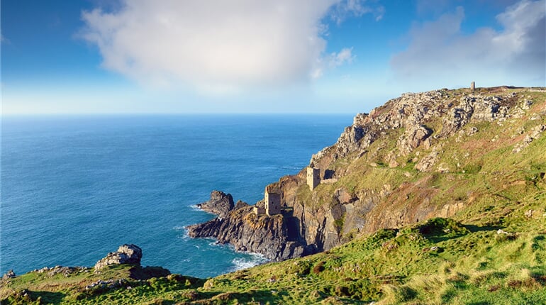 cliffs v Botallack - západní Cornwall