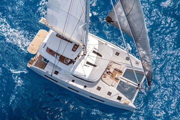 Katamarán Lagoon 55 - TRI WING (s posádkou)