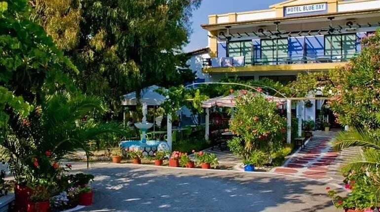 Hotel Blue Bay Beach: fotografie vybavení exteriérů a interiérů ubytování.