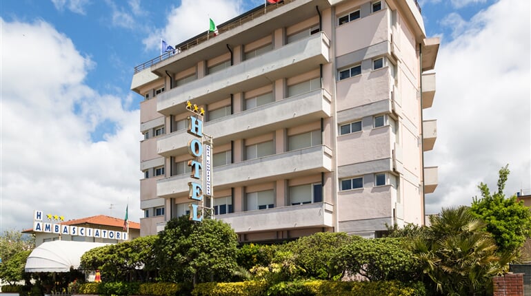 Hotel Ambasciatori    Marina Di Pietrasanta 24 (1)