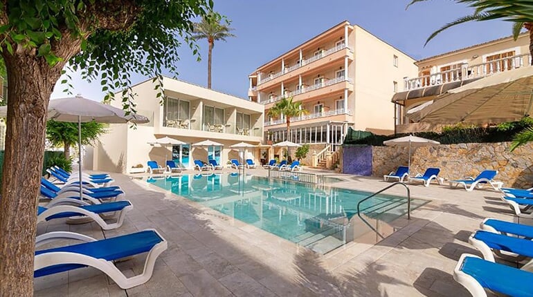 Hotel Venecia Paguera: fotografie vybavení exteriérů a interiérů ubytování.