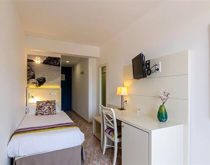 Hotel Venecia Paguera: fotografie vybavení exteriérů a interiérů ubytování.