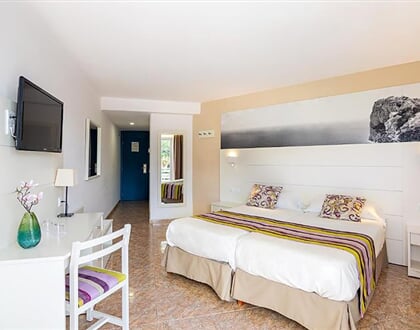 Hotel Venecia Paguera: fotografie vybavení exteriérů a interiérů ubytování.