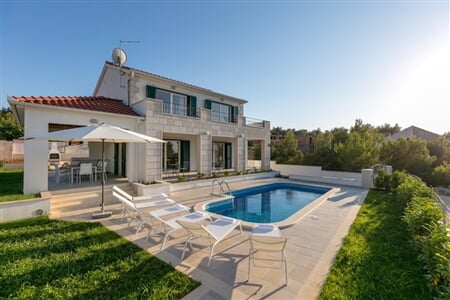 Milna - Makarac vila ****