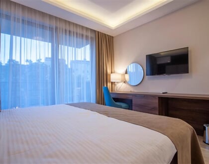Hotel Twelve: fotografie vybavení exteriérů a interiérů ubytování.