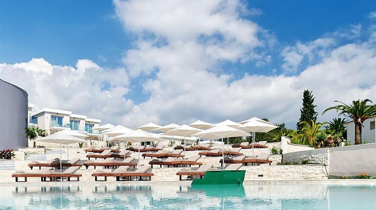 Hotel Alexandra Elegance: fotografie vybavení exteriérů a interiérů ubytování.