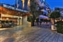 Hotel Harmony: fotografie vybavení exteriérů a interiérů ubytování.