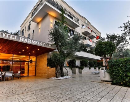 Hotel Harmony: fotografie vybavení exteriérů a interiérů ubytování.