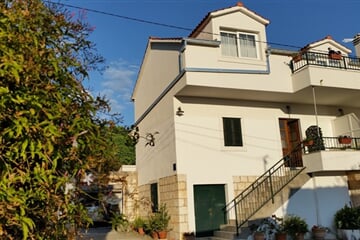 Seget Vranjica (Trogir) - Viktorija vila ***