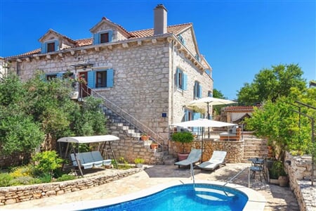 Milna - Vicina vila ****