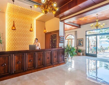 Hotel Cala Fornells Petit: fotografie vybavení exteriérů a interiérů ubytování.