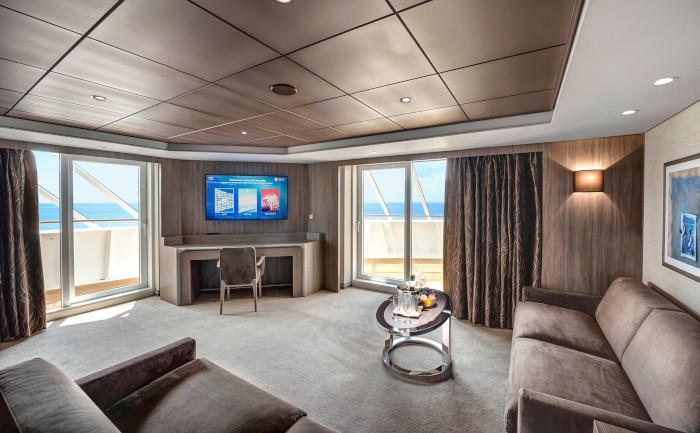 gr yacht club royal suite 11