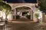 Vstup do hotelu, Baja Sardinia, Sardinie