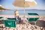 Pláž u hotelu, Baja Sardinia, Sardinie