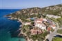 Letecký pohled na hotel, Baja Sardinia, Sardinie