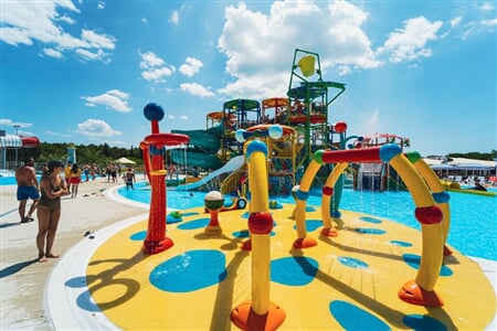 Pakoštane - Kozarica kemp apartmány (AM) ***