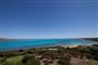 Panoramatický pohled na hotelovou pláž, Stintino, Sardinie