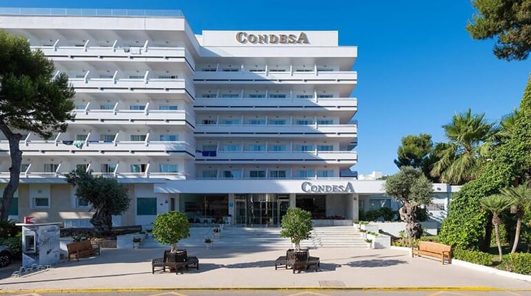 Hotel Condesa: fotografie vybavení exteriérů a interiérů ubytování.