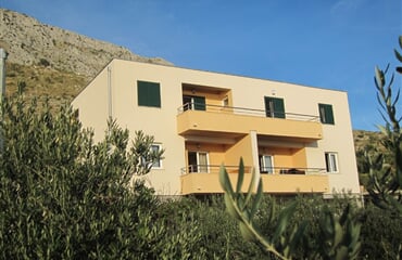 Omiš-Dugi Rat - Rejo vila ***