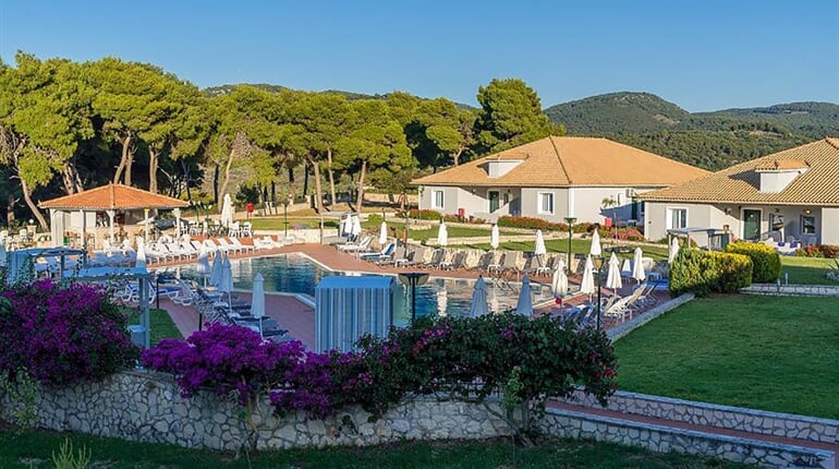 Hotel Keri Village & Spa: fotografie vybavení exteriérů a interiérů ubytování.