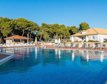 Hotel Keri Village & Spa: fotografie vybavení exteriérů a interiérů ubytování.