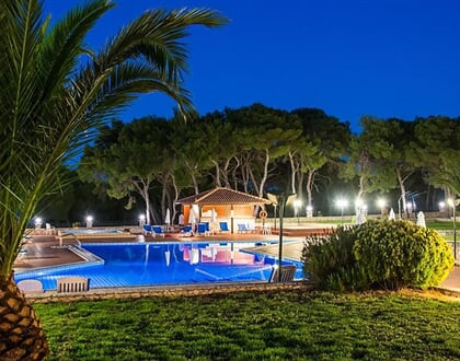 Hotel Keri Village & Spa: fotografie vybavení exteriérů a interiérů ubytování.