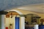Interiér hotelové restaurace, Bitti, Sardinie, Itálie