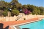 Posezení u bazénu, Porto Cervo, Sardinie