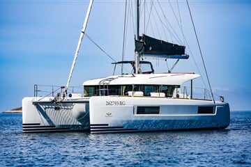 Lagoon 40 - Bahia Real (generator)