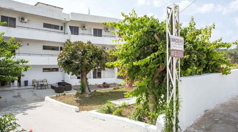 Hotel Nikos B&B: fotografie vybavení exteriérů a interiérů ubytování.
