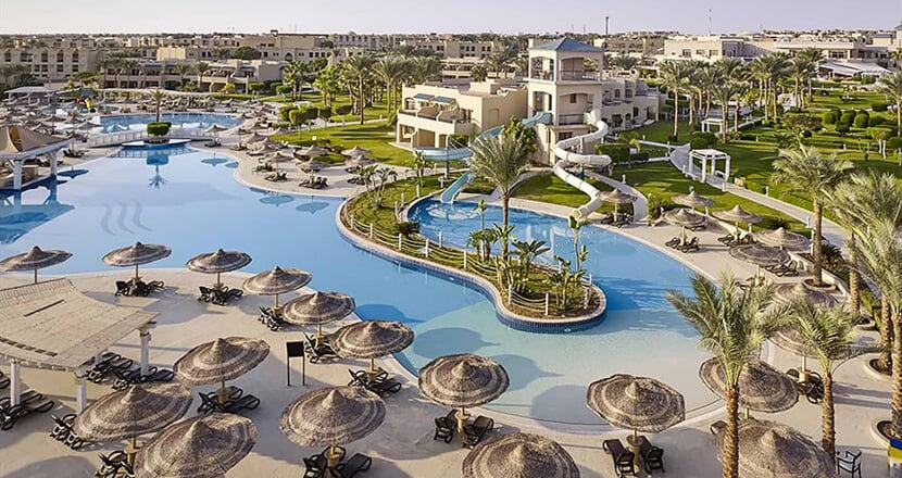 Hotel-Coral-Sea-Holiday-1