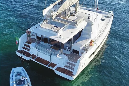 Katamarán Bali 4.4 - BLISS LUXURY CATAMARAN (s posádkou)