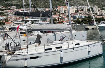 Plachetnice Bavaria Cruiser 32 - CESSAR