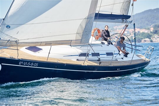 Elan 37 - Sailway Uno (s posádkou)