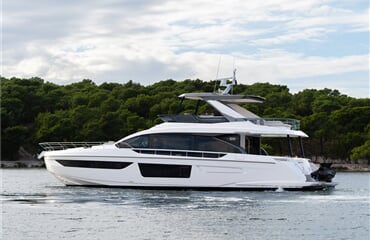 Azimut 68E - DONNA (s posádkou)