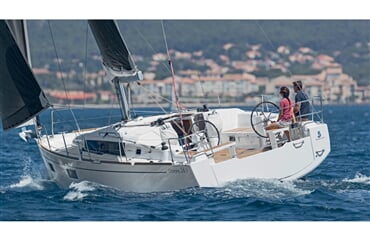 Oceanis 38.1 - Sail Lyra