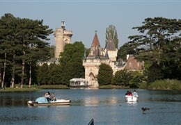 Čokoládovna, vodní zámek Laxenburg a podzemní jezero v Seegrotte