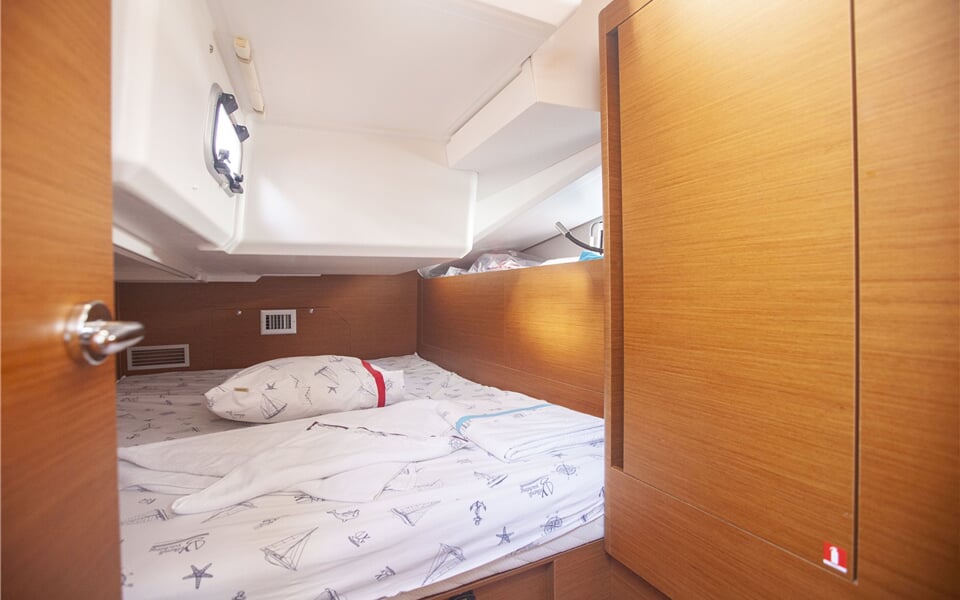 Aft Cabin (port side)