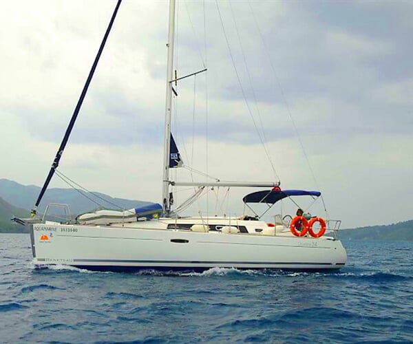 Plachetnice Oceanis 34 - Aquamarine