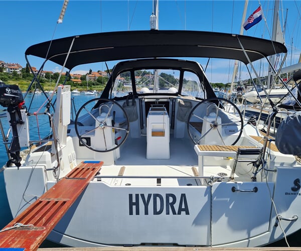 Plachetnice Oceanis 38.1 - Hydra