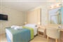 Wyndham Grand Novi Vinodolski Resort hotel - pokoj Junior Suite, postel King - Novi Vinodolski - 101 CK Zemek - Chorvatsko