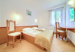 Krk - Lovorka depandance vila ***