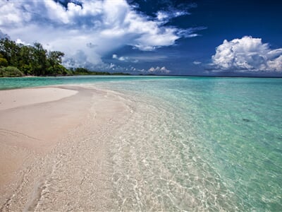 white sand beach, ripples, shallow pláž, moře