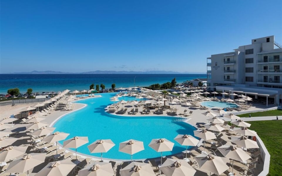 8_new_pool_panoramic-min