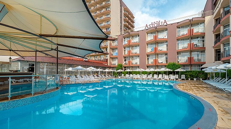 Hotel MPM Astoria: fotografie vybavení exteriérů a interiérů ubytování.