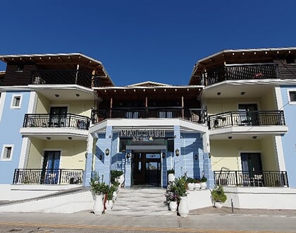 Aparthotel Madouri Beach: fotografie vybavení exteriérů a interiérů ubytování.