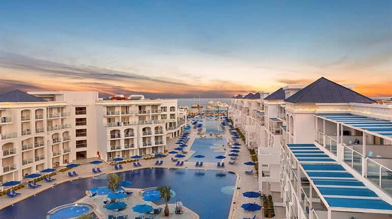 Hotel Pickalbatros Blu Spa Resort: fotografie vybavení exteriérů a interiérů ubytování.